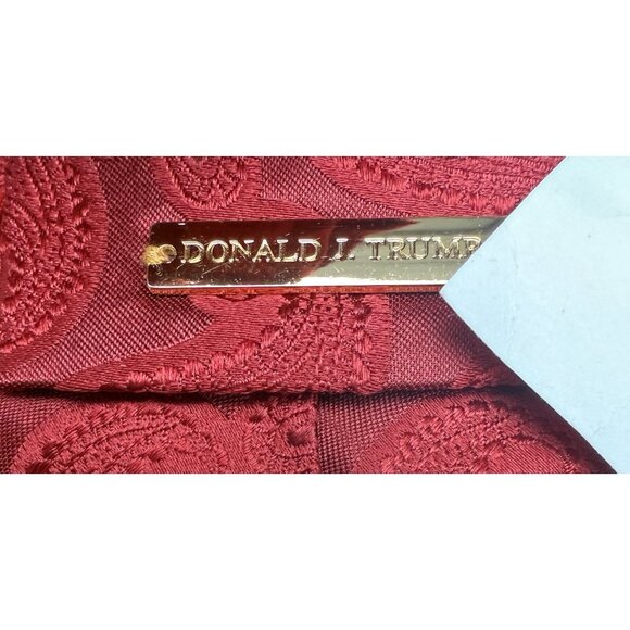 Donald Trump Tie Red Paisley Trump Tie W 4" L 60" - Picture 4 of 6